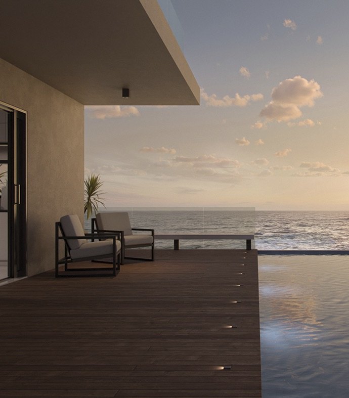 Varanda com piscina iluminada ao entardecer